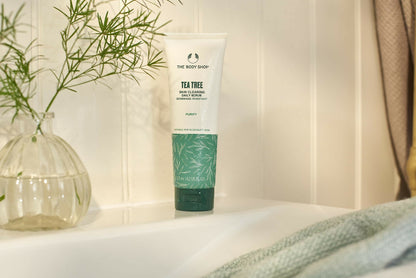 The Body Shop Tea Tree Skin Clearing Daily Scrub