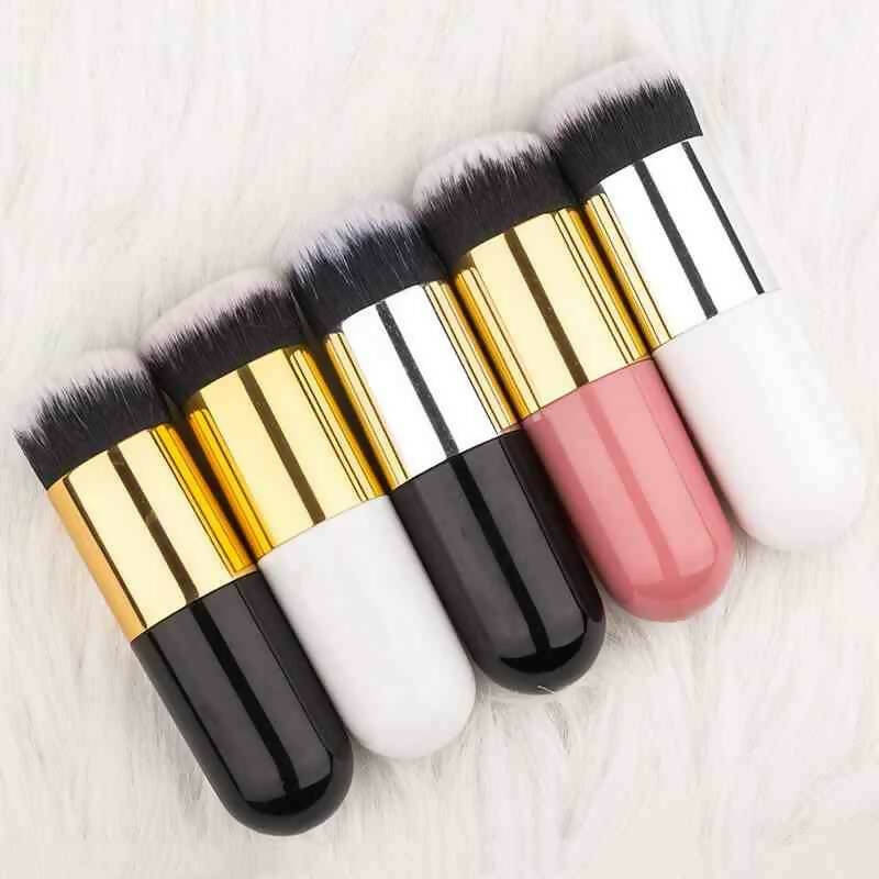 Favon Pack of 1 Foundation Cum Blush Brush and 1 Blender Puff