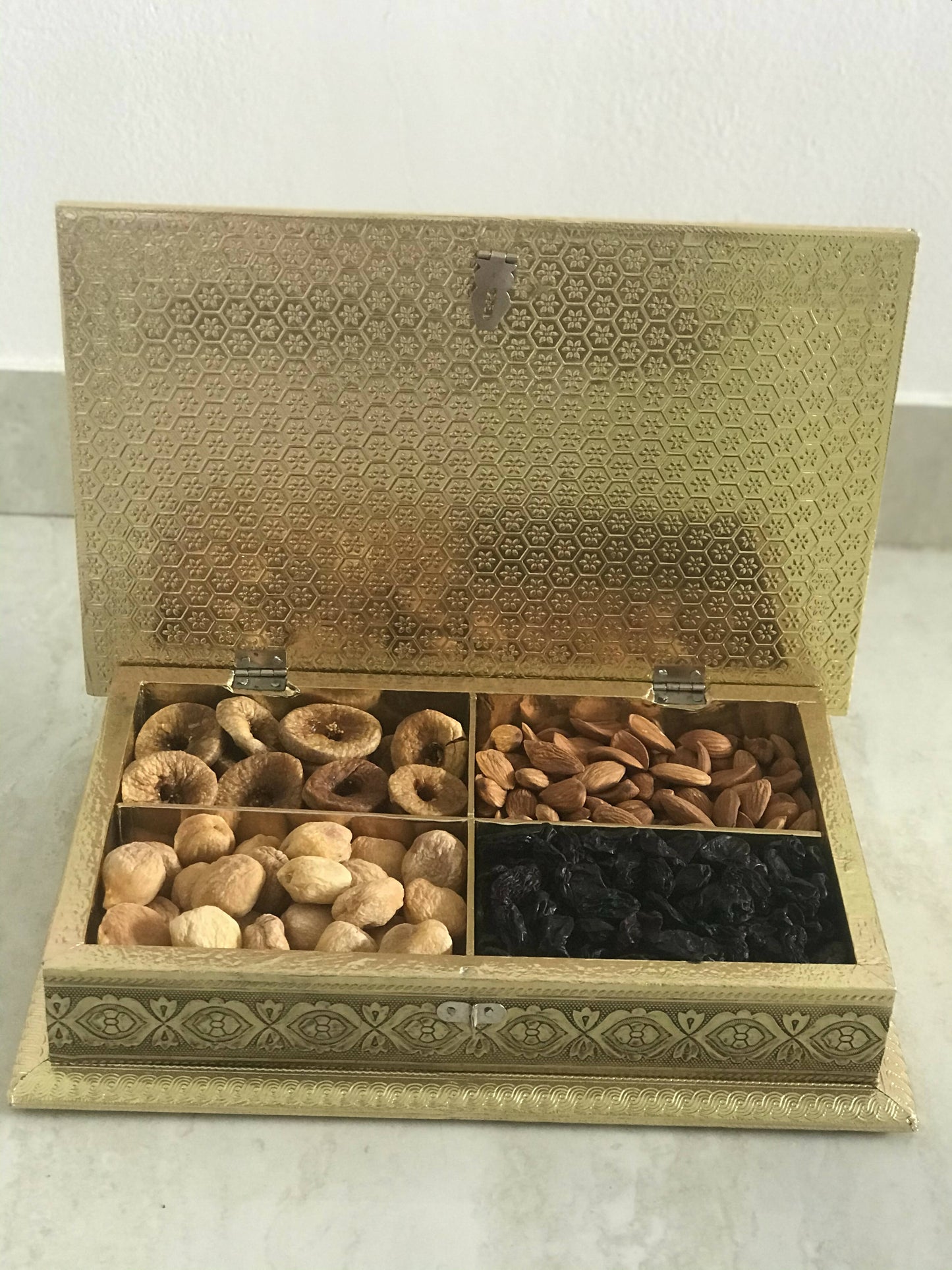 SK Mithaii | Assorted Rajasthani Elephant Design Dry Fruit Box | Almonds | Apricots | Figs | Black Resins |4 Partition