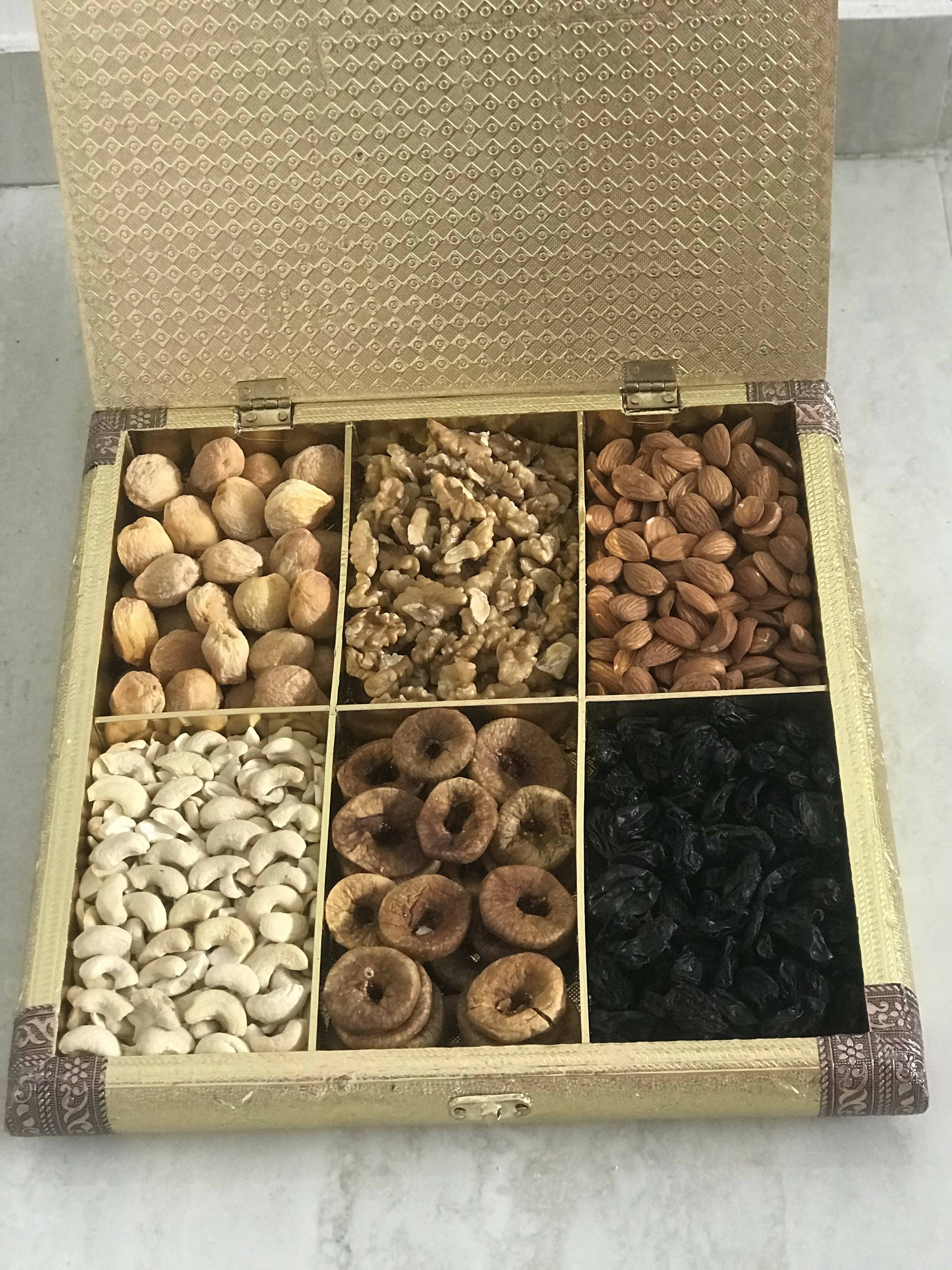 SK Mithaii | Assorted Hibiscus Flower Design Dry Fruit Gift Box |Almonds |Apricots |Walnuts | Cashews |Figs | Black Resins - BUDNE